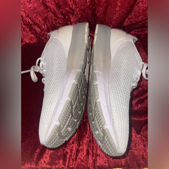 Under Armour Hovr Sonic 4 Women’s Sneakers size 11 - White EUC - Picture 3 of 10